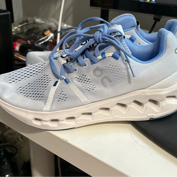 On Running Cloud Surfer. Blue. Size 6.5 - Picture 3 of 10